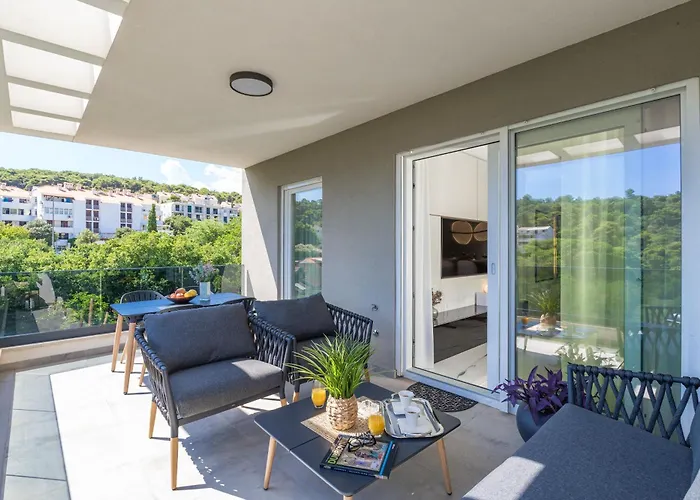 The Signature Suite By Duhomes *