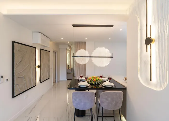 The Signature Suite By Duhomes *