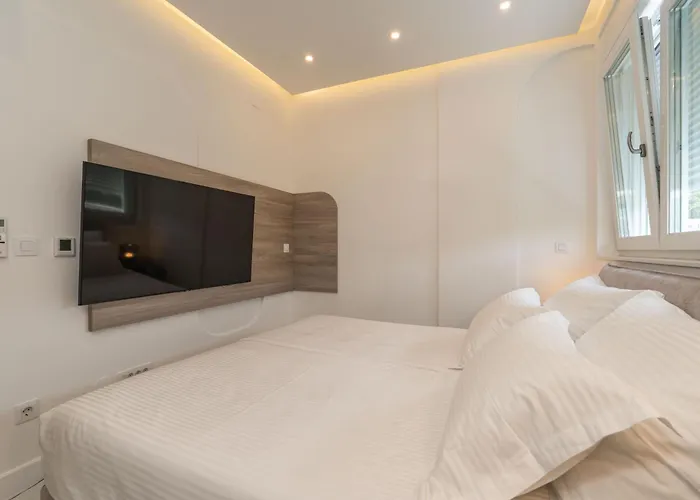 The Signature Suite By Duhomes *