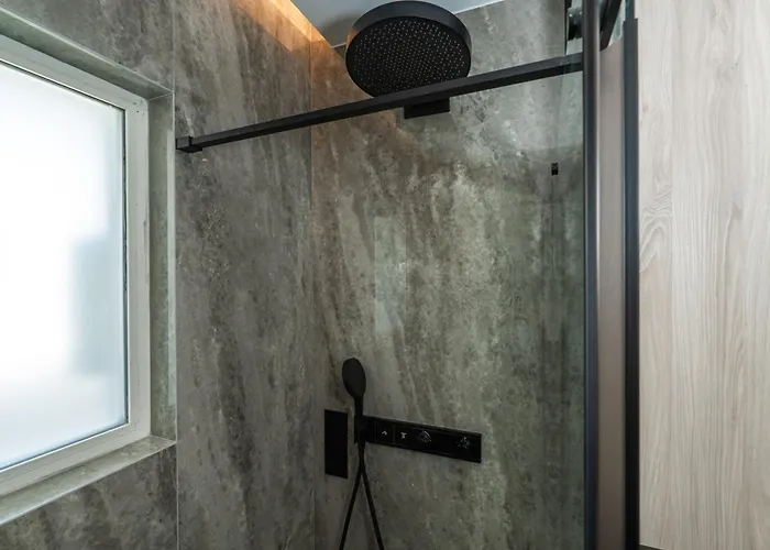 The Signature Suite By Duhomes